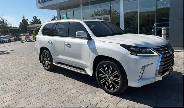 2019 lexus LX 570 photo 3