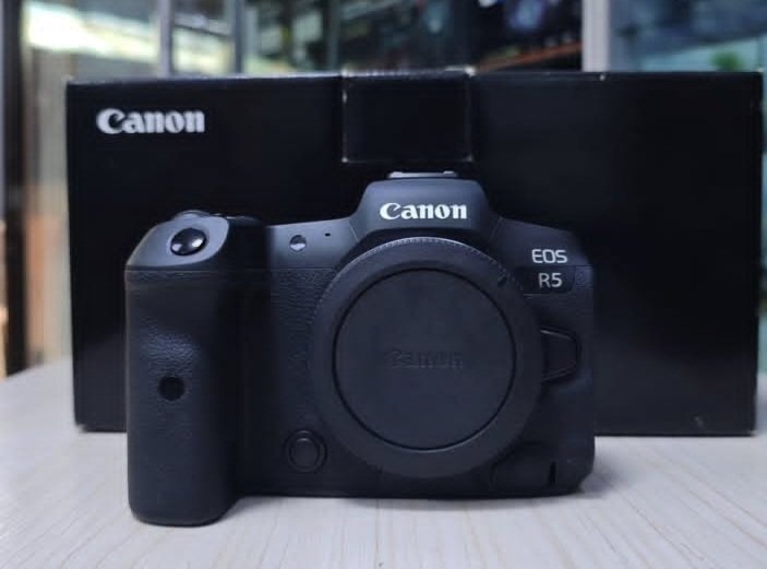 Canon R5 Mark II Camera for sales photo 2