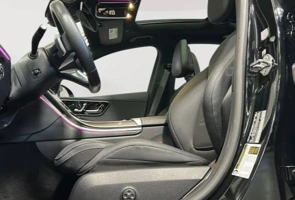 2023 Mercedes Benz photo 3