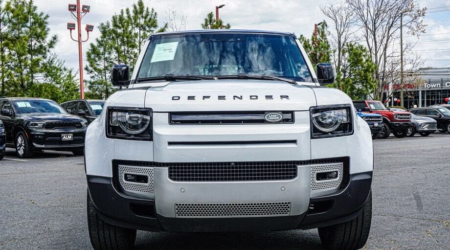 2023 Land Rover Defender 130 SE