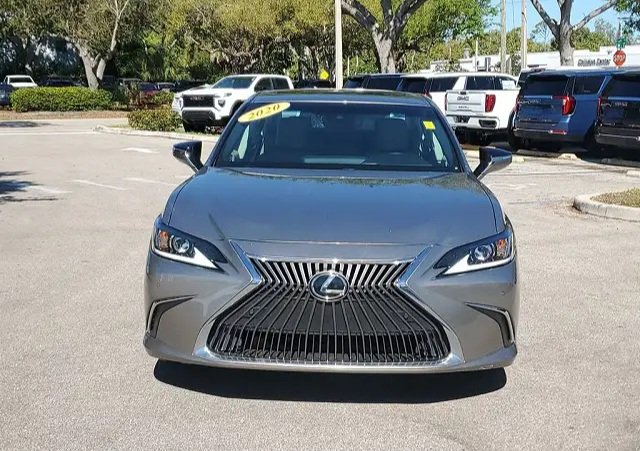 2020 lexus ES photo 4