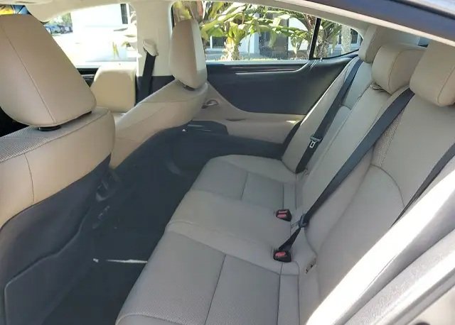 2020 lexus ES photo 3