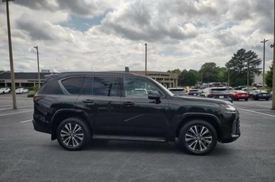 2023 lexus LX  Luxury AWD photo 2