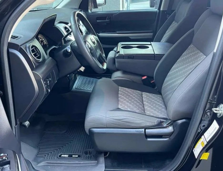 2019 Toyota tundra photo 1