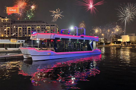 Celebrate Togetherness On A New Year Canal Cruise Dinner photo 3