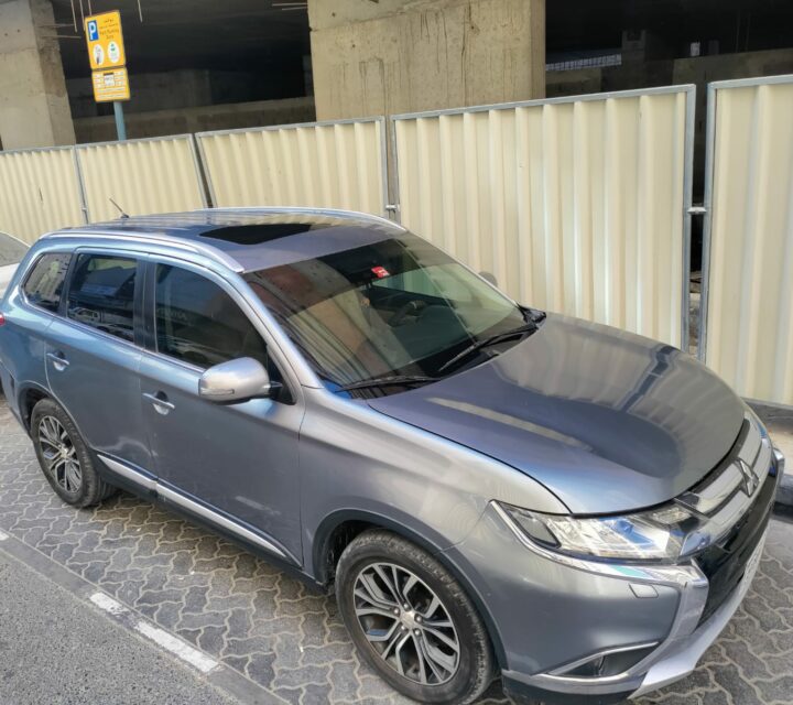 Mitsubishi Outlander 2.5L. G.C.C. SUV 7 seater 2016 Model Car photo 1