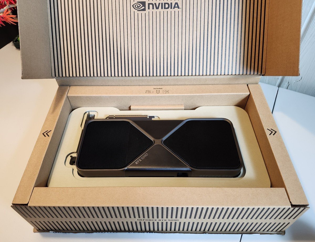 NVIDIA GeForce RTX 5090 Founders Edition FE 32GB photo 3