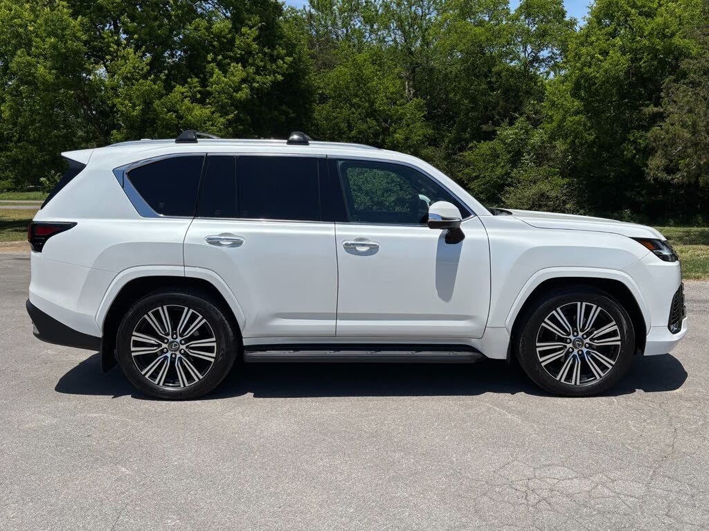 2025 Lexus LX 600 Luxury AWD photo 4