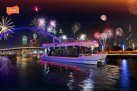 Celebrate Togetherness On A New Year Canal Cruise Dinner photo 2