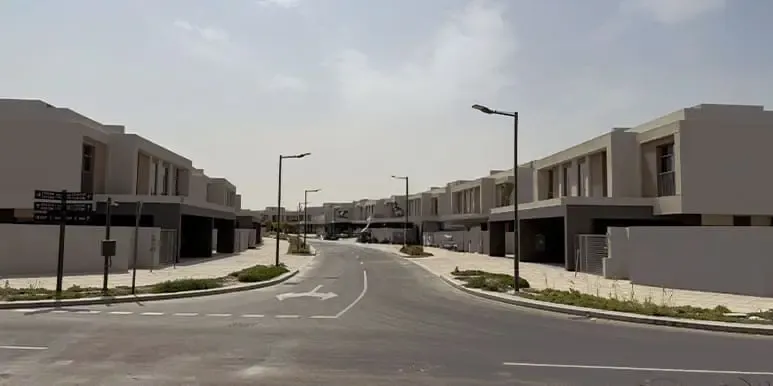 Dubai Emirates Hill photo 1