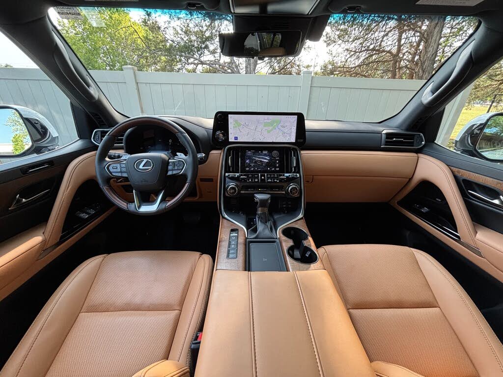 2025 Lexus LX 600 Luxury AWD WhatsApp +971586703639 photo 3
