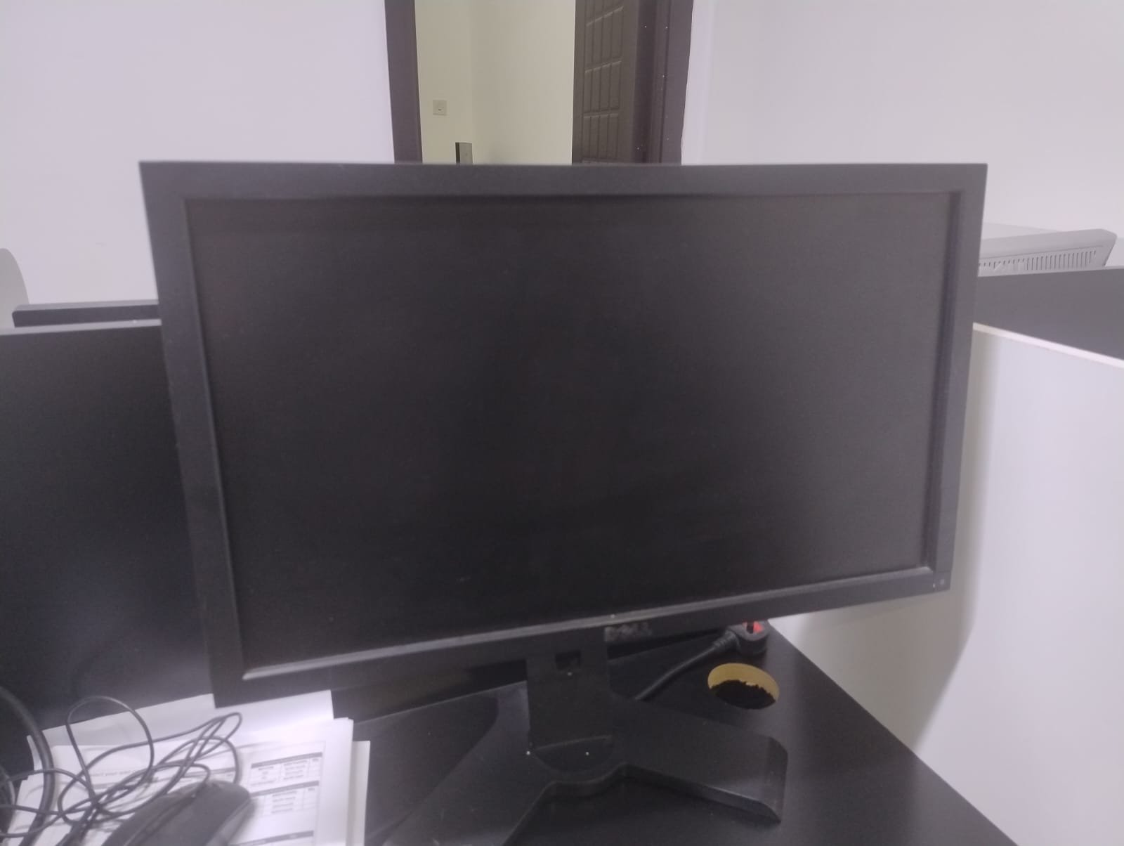 URGENT OFFICE FURNITURE photo 4