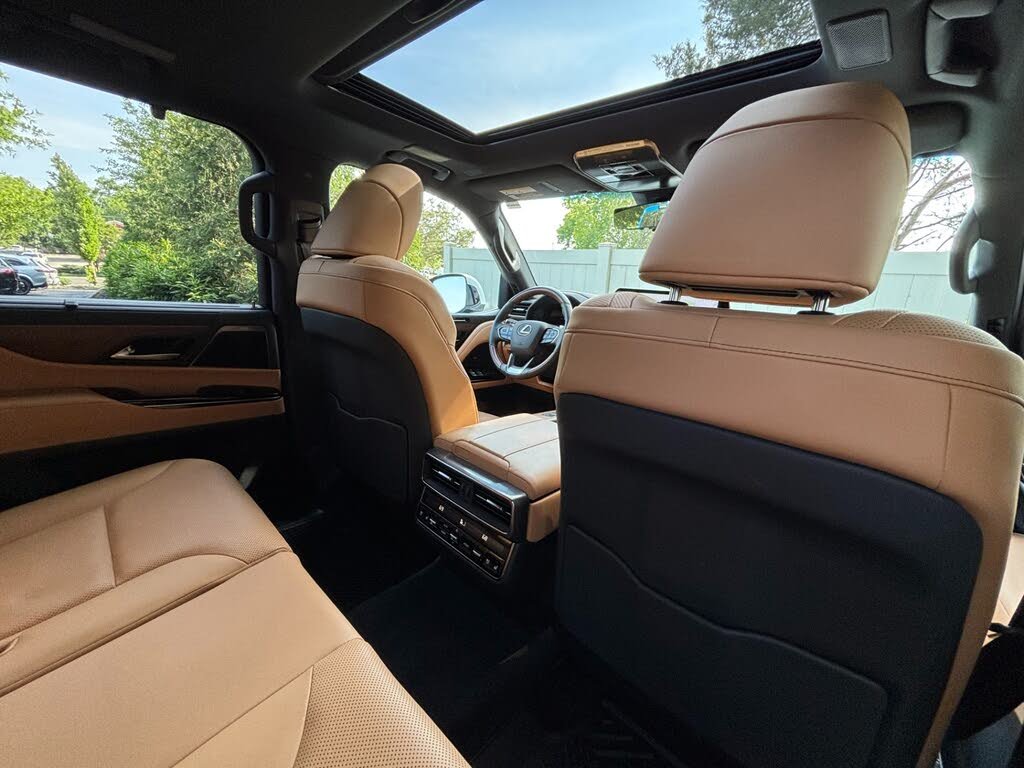 2025 Lexus LX 600 Luxury AWD WhatsApp +971586703639 photo 2