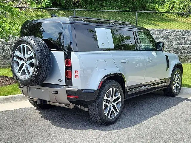 2021 Land Rover Defender 110 X-Dynamic SE photo 1
