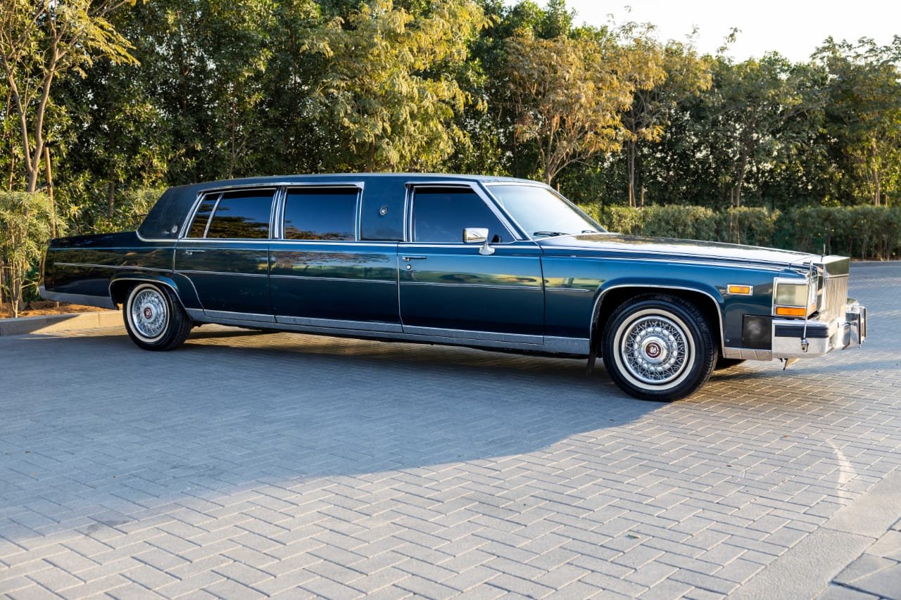 Cadillac Brougham Limousine 1987 بحالة ممتازة