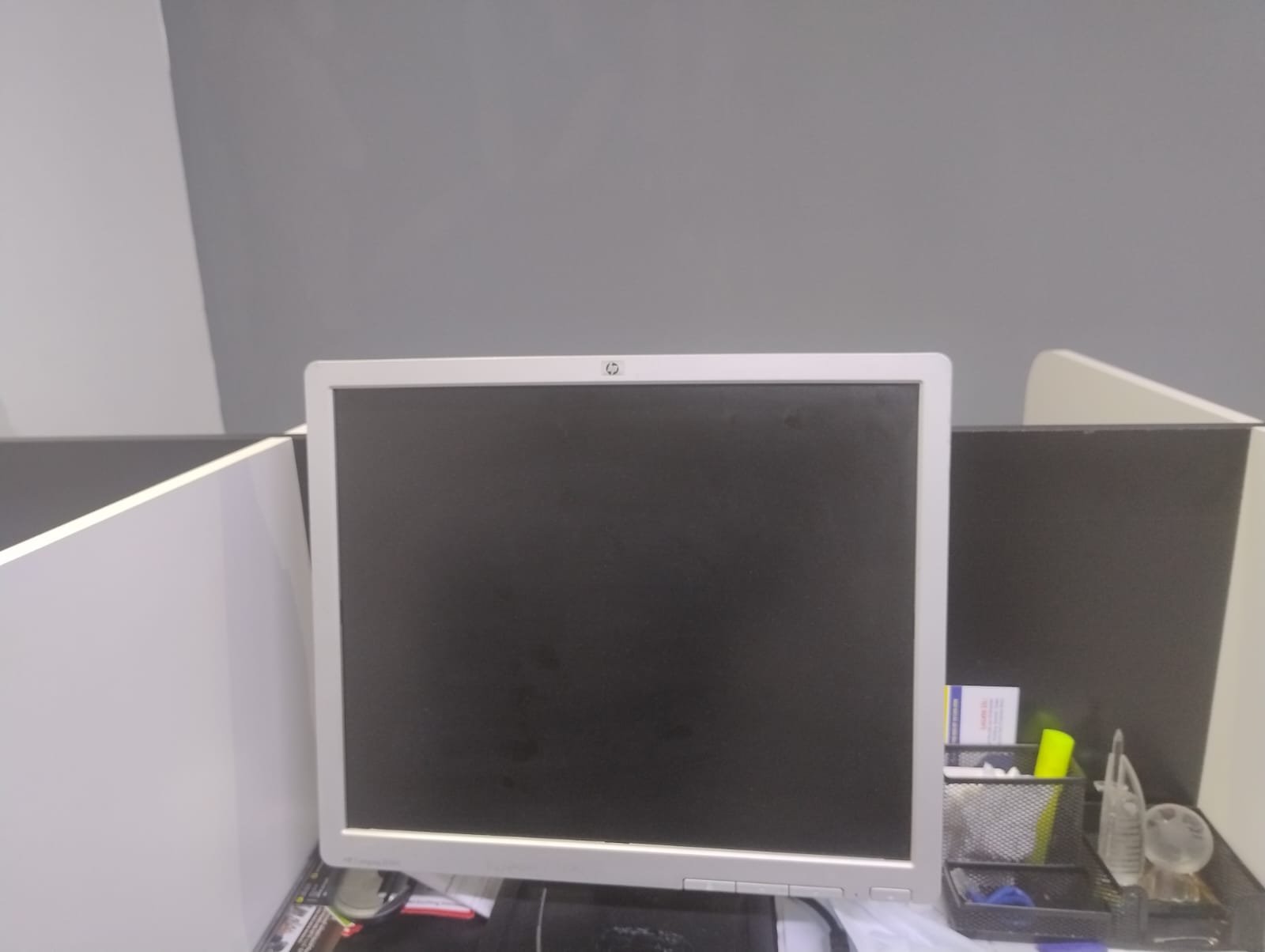 URGENT OFFICE FURNITURE photo 2