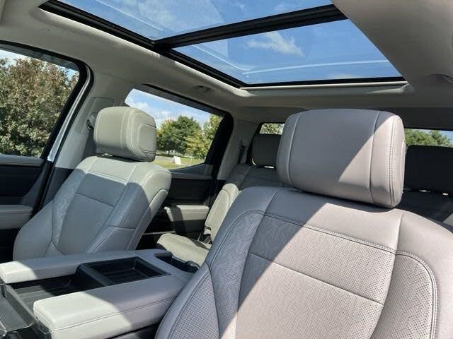 2023 Toyota Tundra Limited Crew Max Cab 4WD photo 2