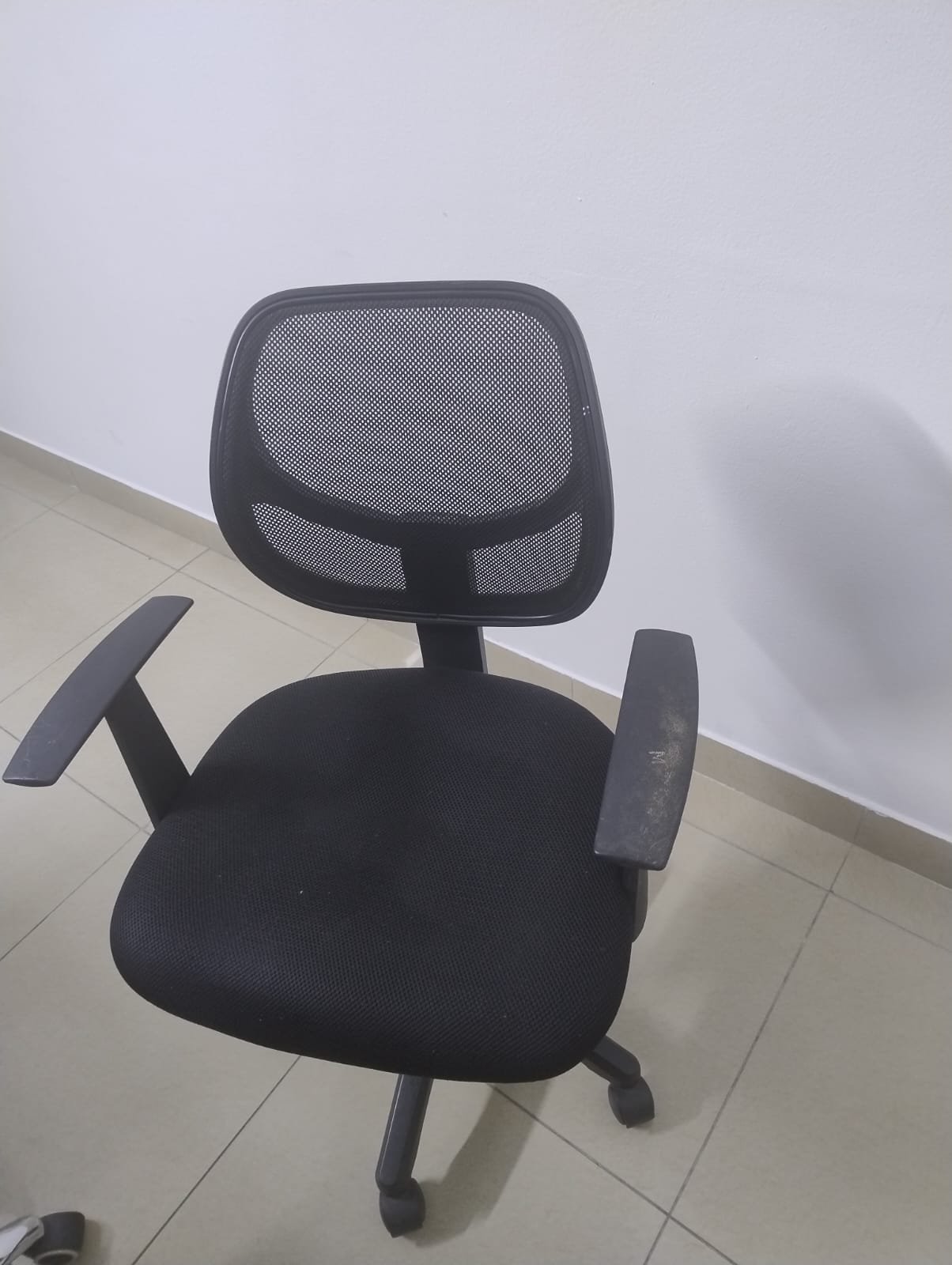 URGENT OFFICE FURNITURE photo 3