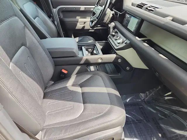 2021 Land Rover Defender 110 X-Dynamic SE photo 3