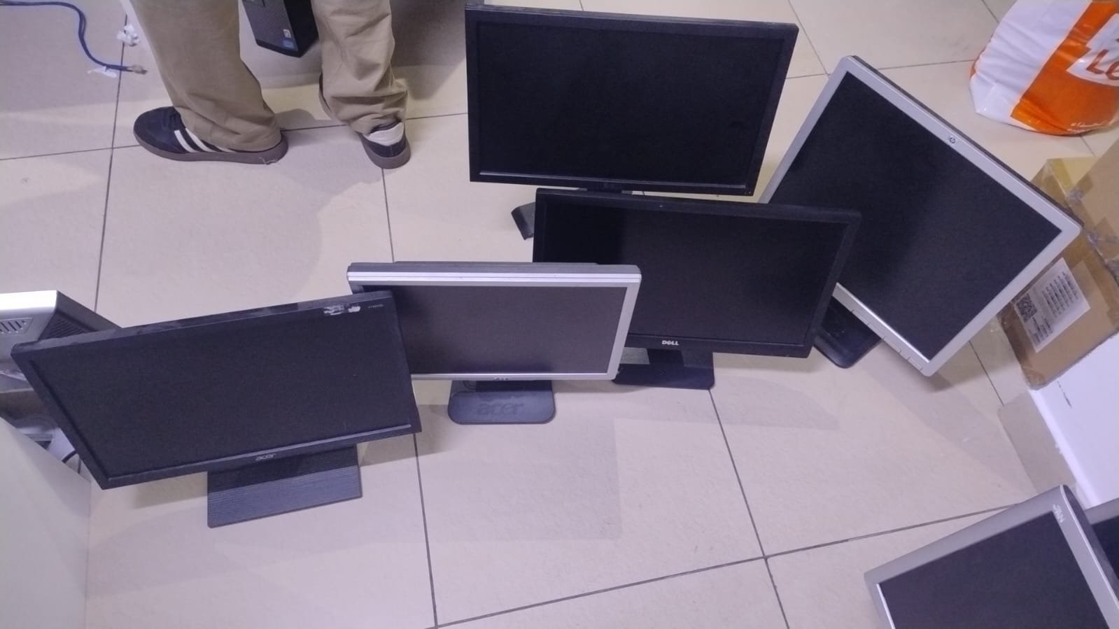 URGENT OFFICE FURNITURE