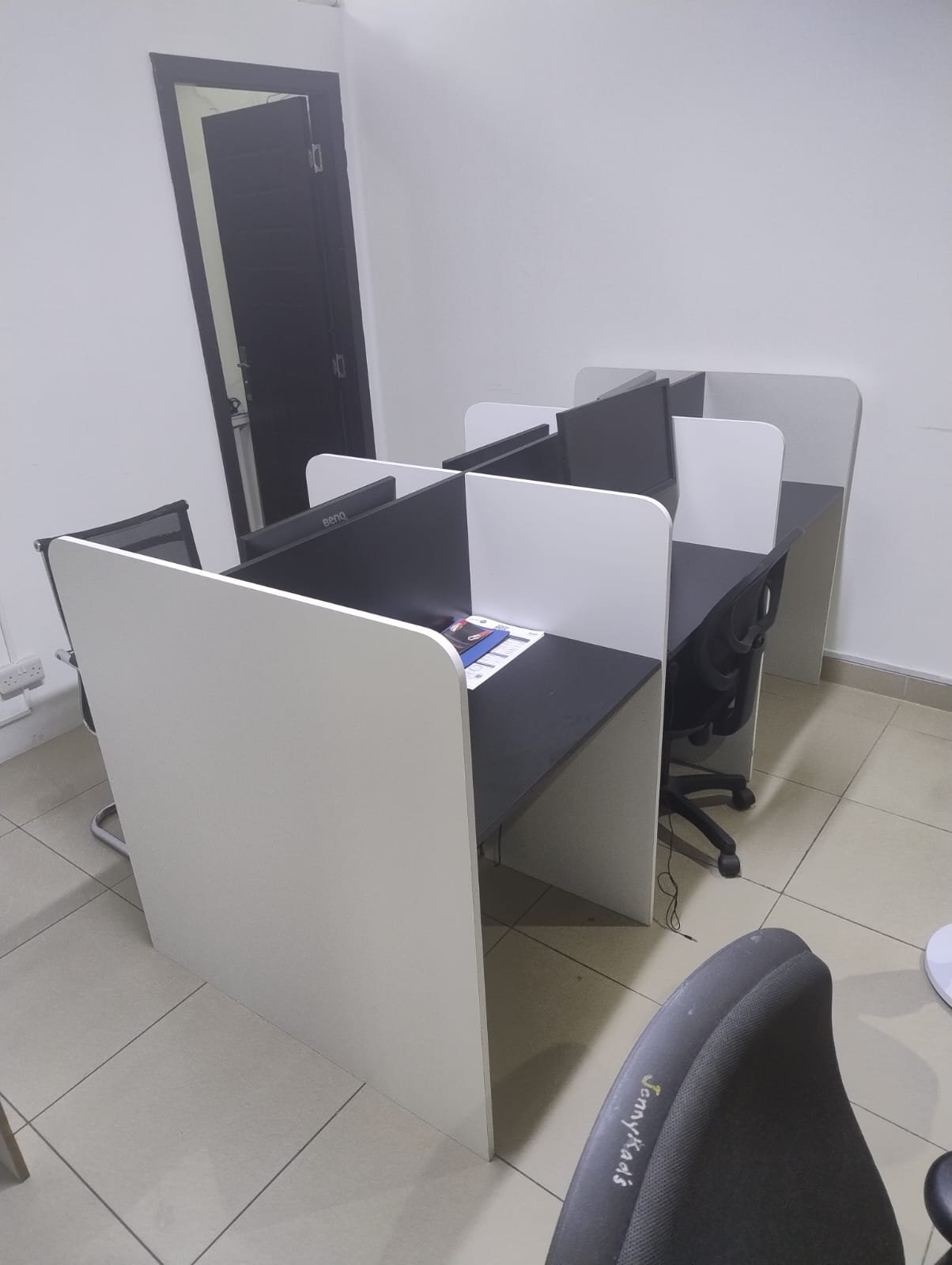 URGENT OFFICE FURNITURE photo 5