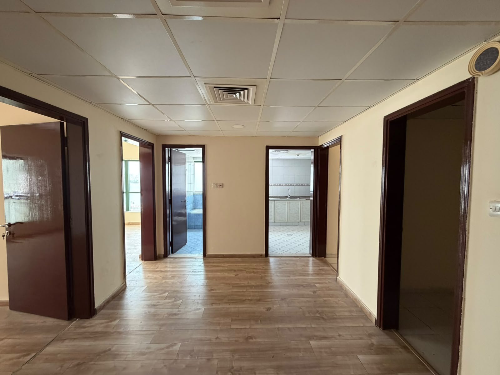 ثلاث غرف وصالة وباركن فري photo 3