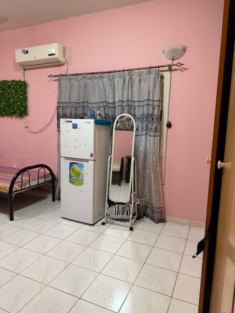 Specious bedspace for Indian working lady near DAFZA photo 4
