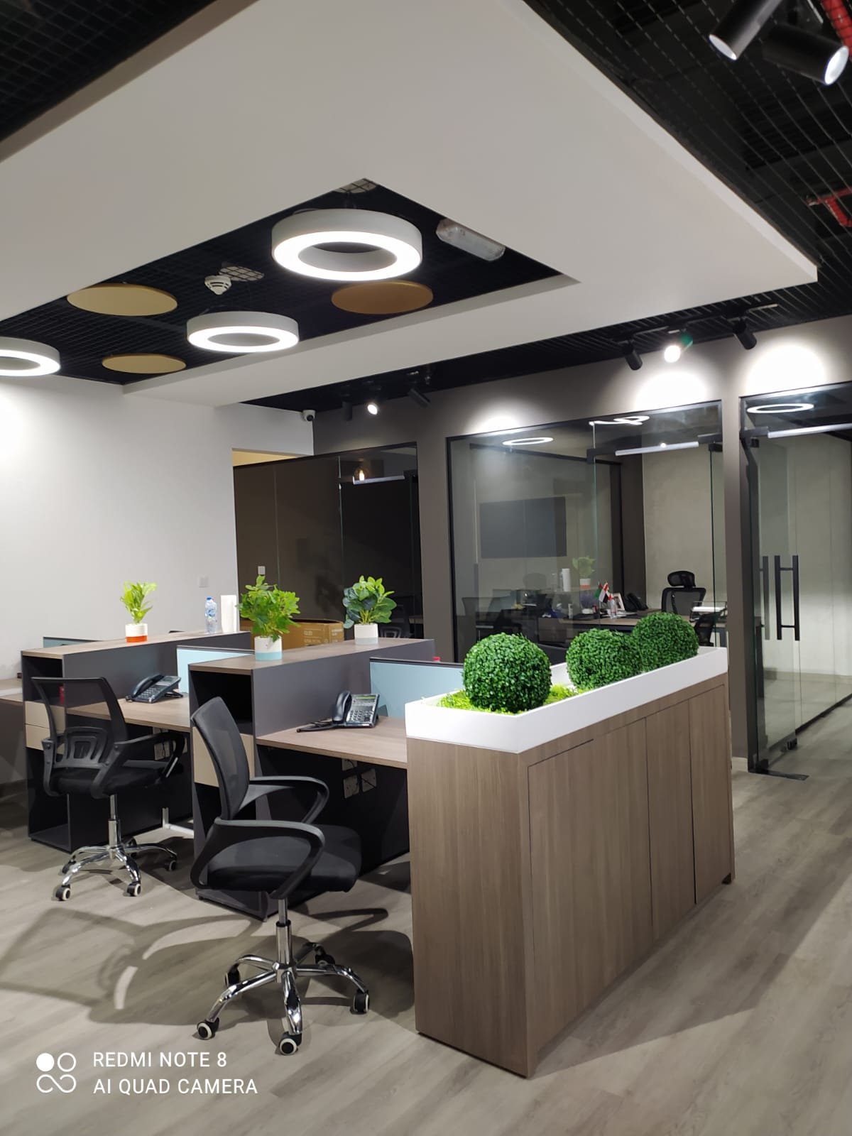 Office renovation interior decor uae photo 2