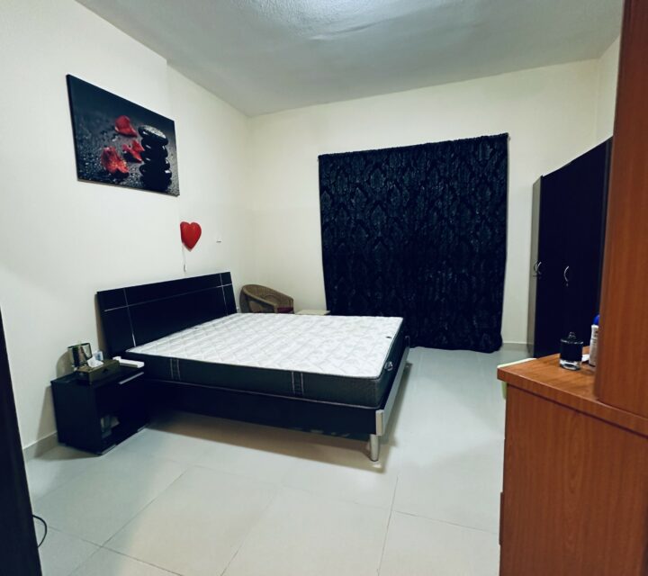 Fully Furnished Master Bedroom For Working Executive Lady photo 3