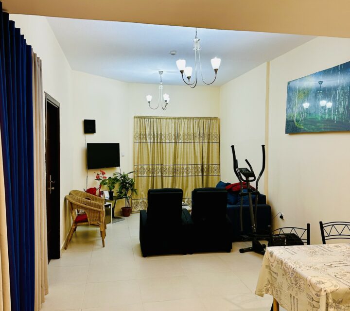 Fully Furnished Master Bedroom For Working Executive Lady photo 1