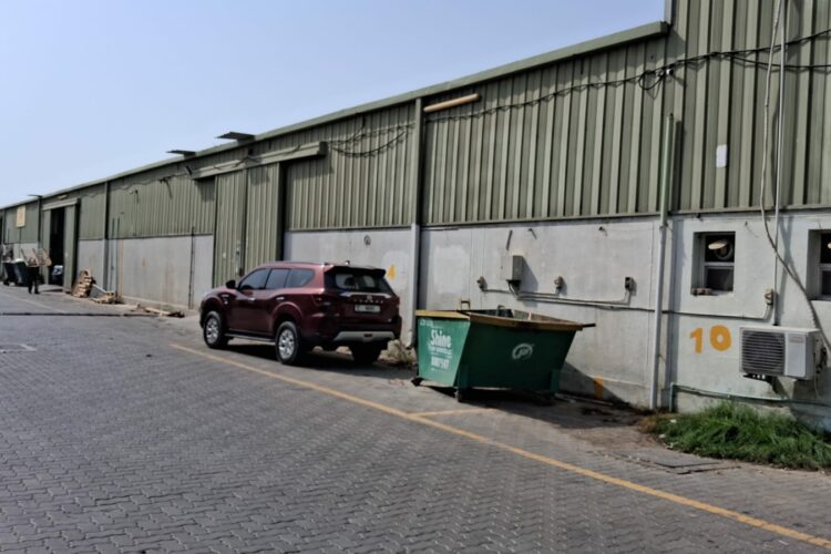 For Rent Warehouse with Mezzanine photo 3