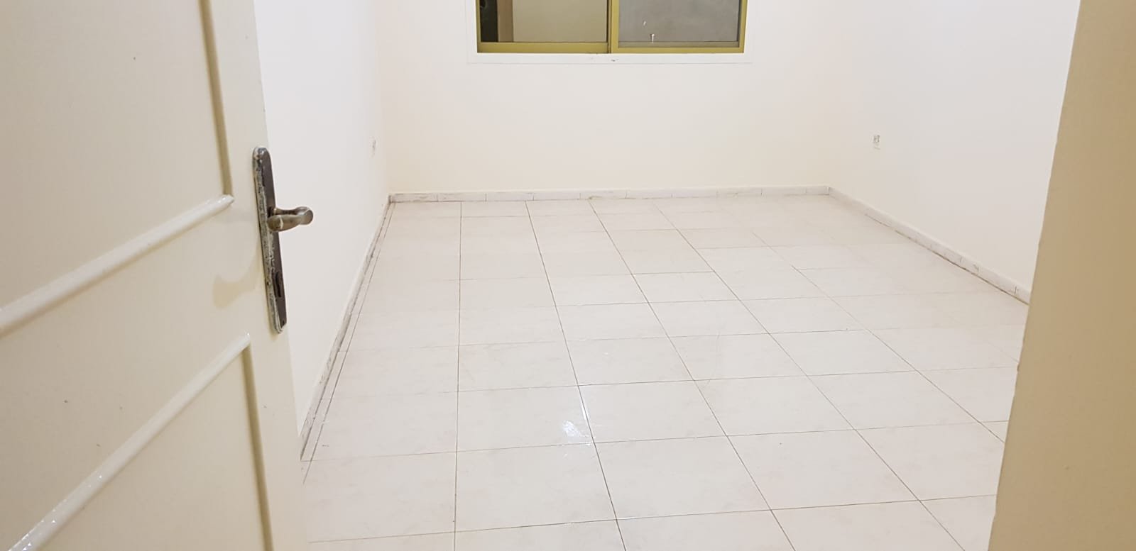 Studio flat available in muraqbat