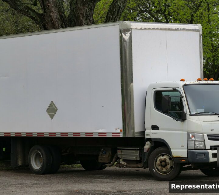 2015 Mitsubishi Canter 7 Ton 18ft Box – 227,742 km, reg. Mar 2027 photo 2