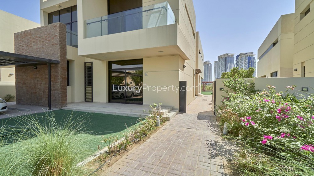 Villas for Sale in Arabian Ranches 2