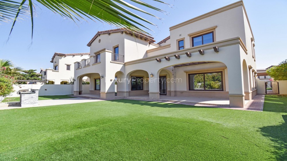 Meadows 9 Villas for Sale in Emirates Living Dubai photo 1