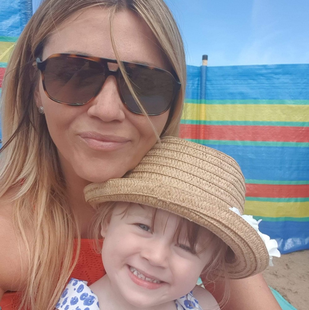 English Teacher Is Needed photo 1