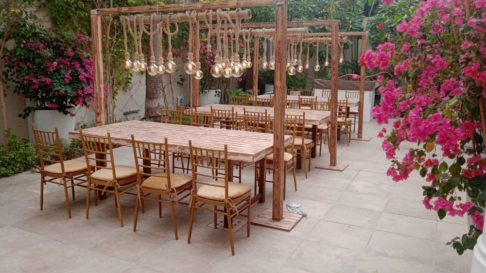 ارقي اشكال الكراسى والطاولات للايجار في دبي. photo 1