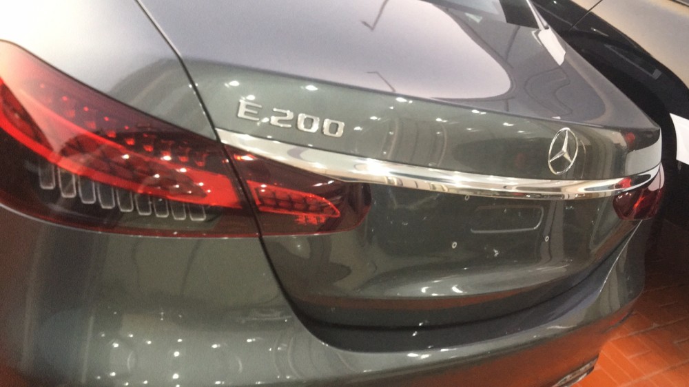 E200-2021- ONLY: 100 KM - NEW GERMANY IMPORT photo 2