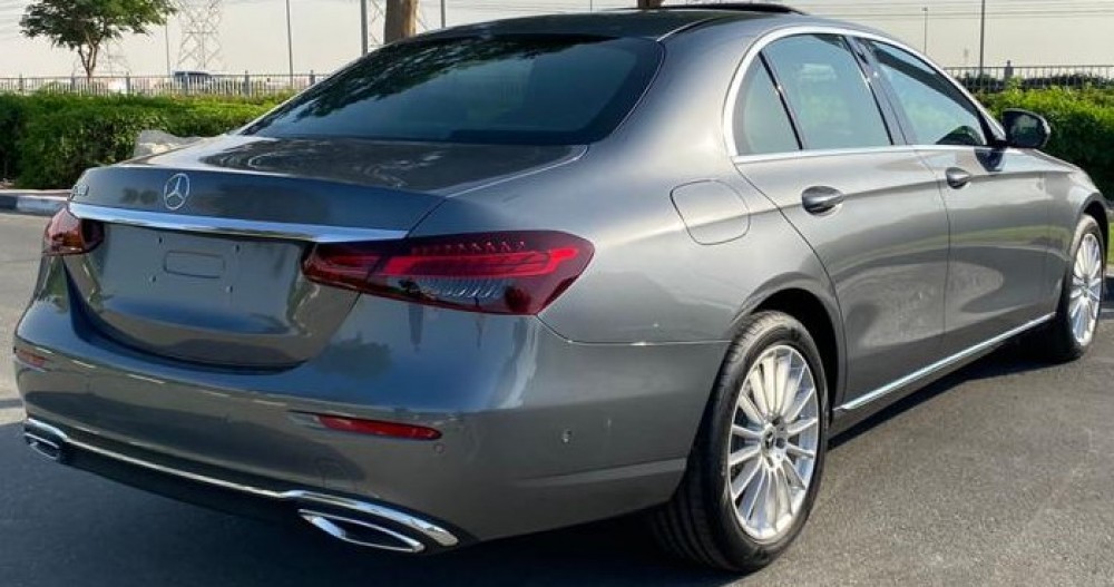 E200-2021- ONLY: 100 KM - NEW GERMANY IMPORT photo 3