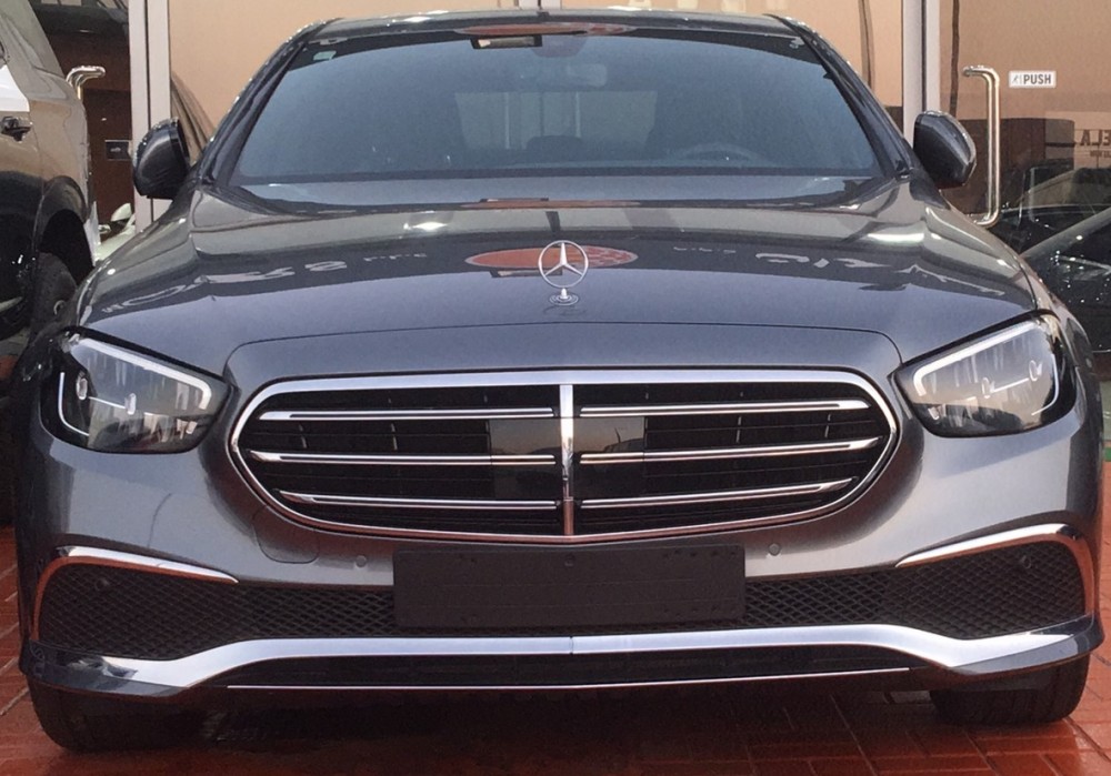 E200-2021- ONLY: 100 KM - NEW GERMANY IMPORT