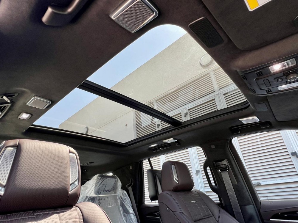 600 - ESCALADE photo 5