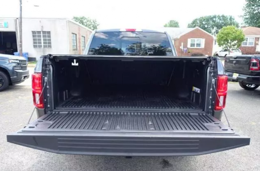 2020 Ford F-150 Lariat photo 2